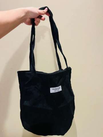 Tote de corderoy negra