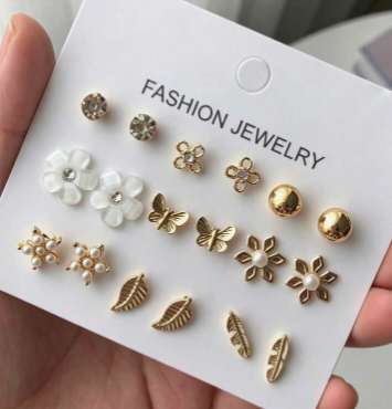 Set 9 pares aritos stud (flores/mariposas/hojas)