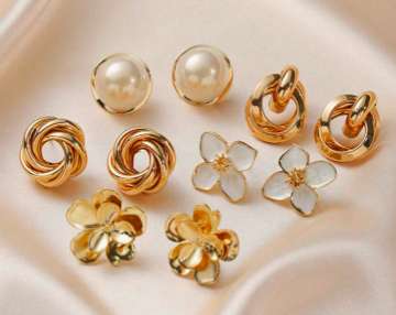 Set 5 pares aritos dorados (perla/nudo/flor)