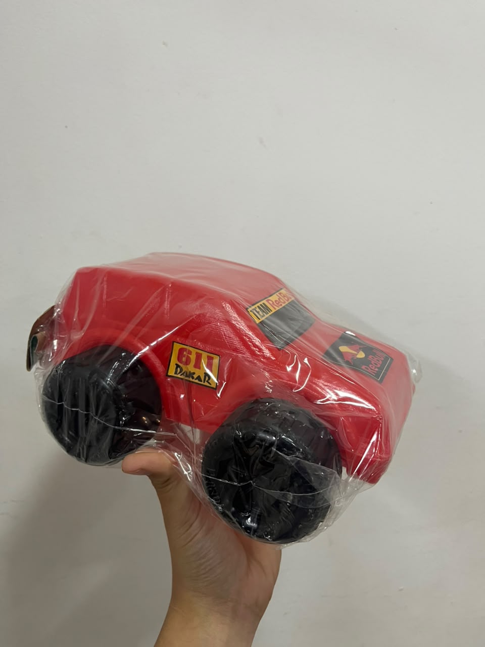 Auto Red Bull Dakar rojo